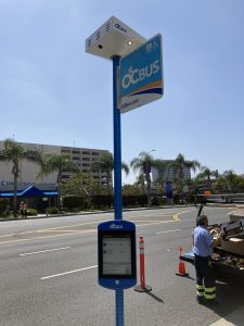 Pole mounted solar unit and e-paper display